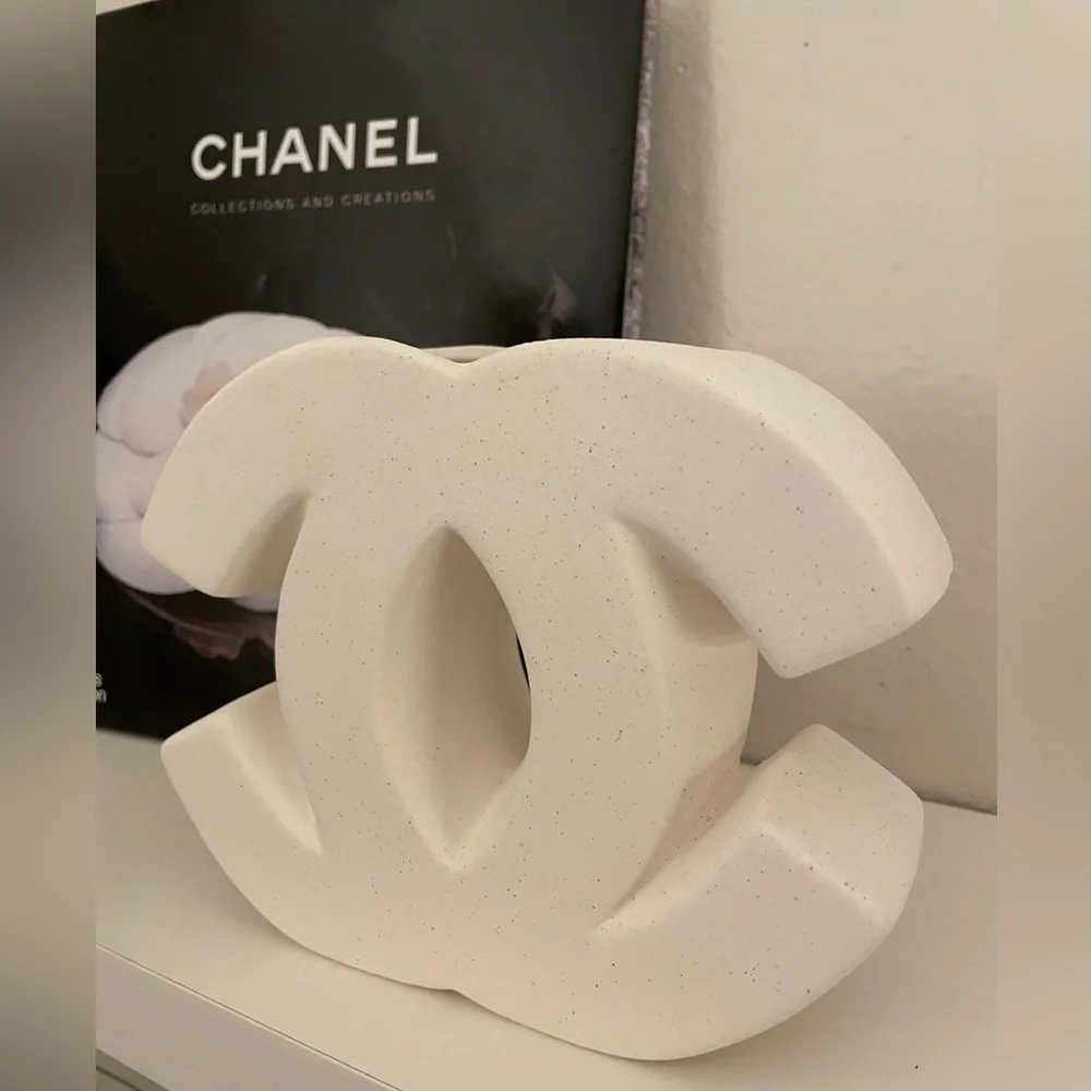Chanel vibes ceramic vase - Picture 2 of 6